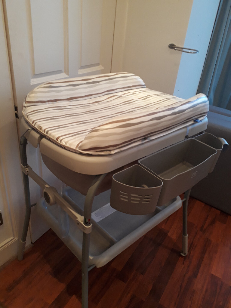 chicco baby bath and changing table